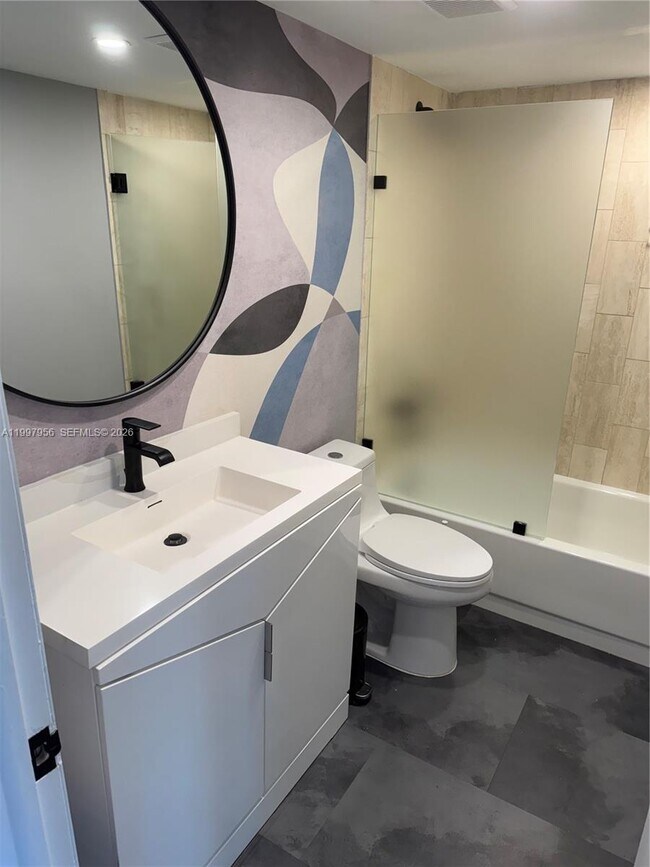 Building Photo - 1717 N Bayshore Dr