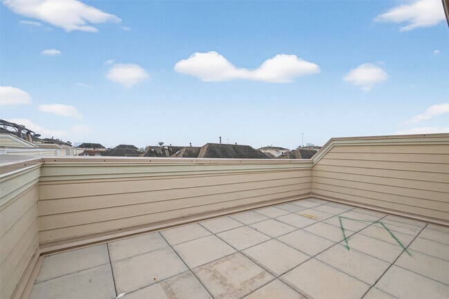 Building Photo - 2308 Bastrop St