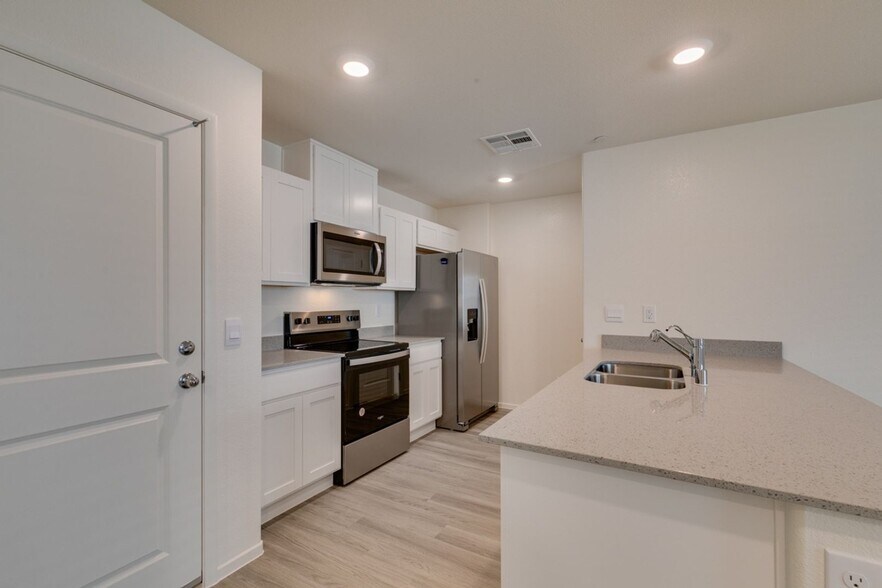 Building Photo - 7379 Craig Cv Ct