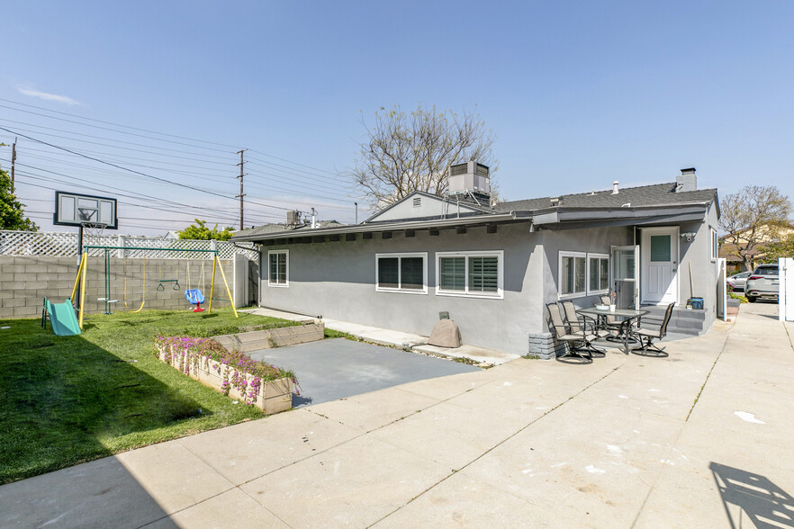 Building Photo - 1527 N Screenland Dr
