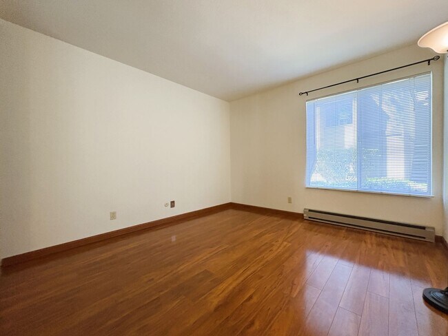 Building Photo - Charming 2BR/2BA Condo Steps from Downtown Mountain View