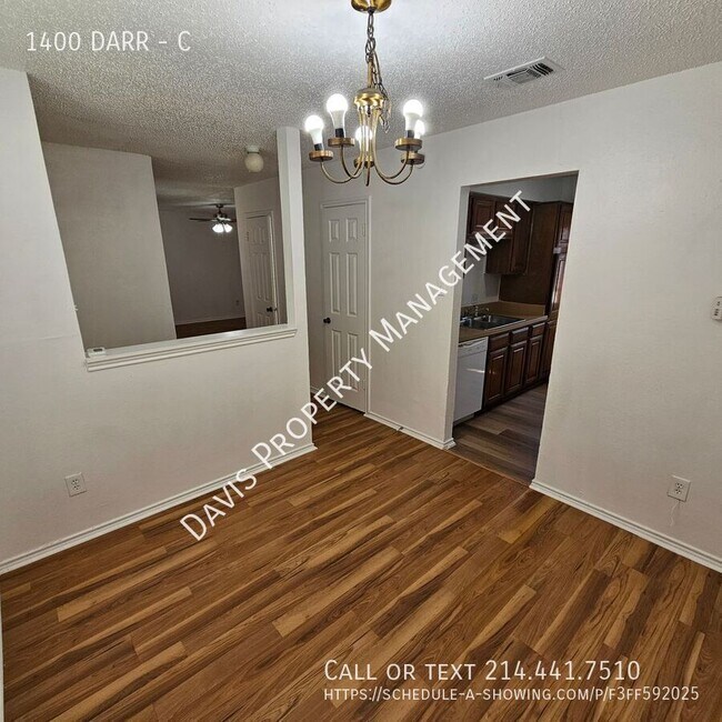 Building Photo - 1400 DARR-C