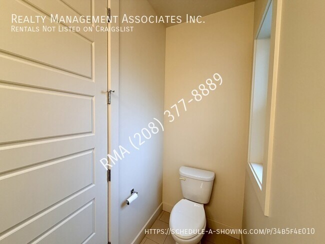 Building Photo - 2552 E Boise Ave