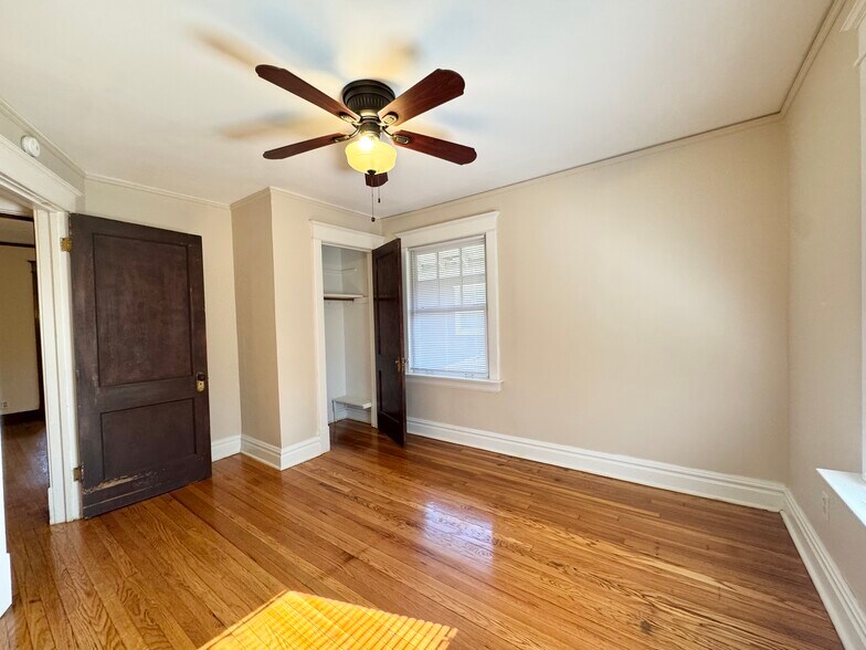 Building Photo - 811 E 39th St