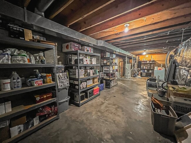 Building Photo - Beautiful and Spacious 4 Bedroom 2.5 Bathr...