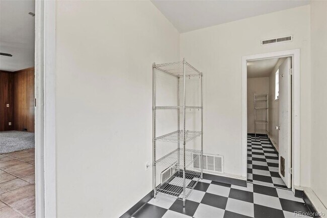 Building Photo - 2912 Drakestone Dr