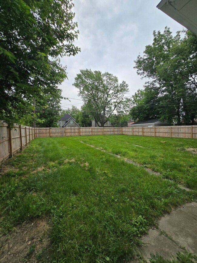 Building Photo - 36-40 S OAKLEY AVE