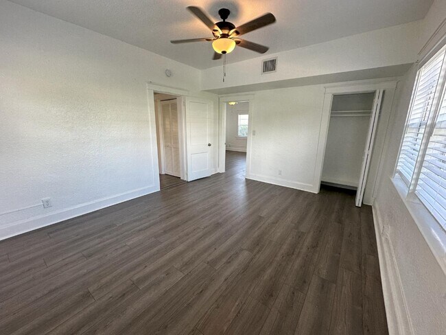 Building Photo - 215 S Seacrest Blvd