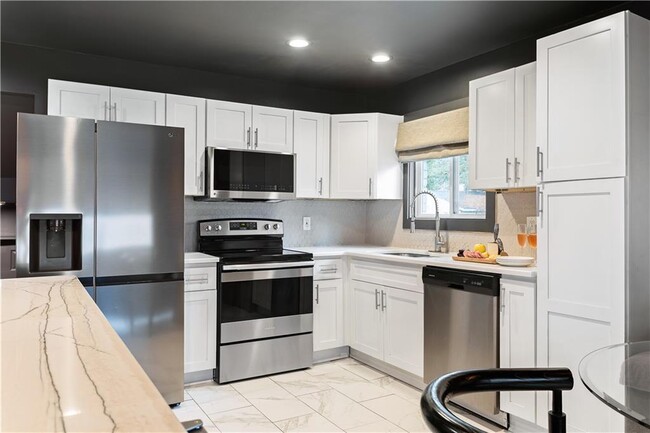 Building Photo - 1388 Willow Trail SW