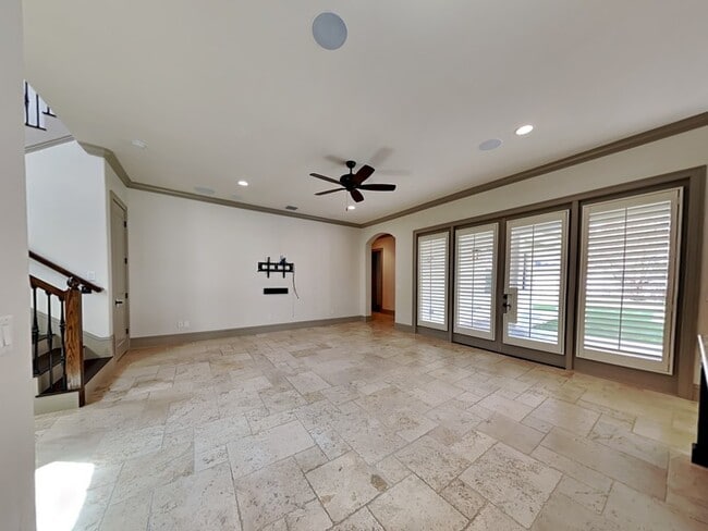 Building Photo - 1240 Poinsettia Ave