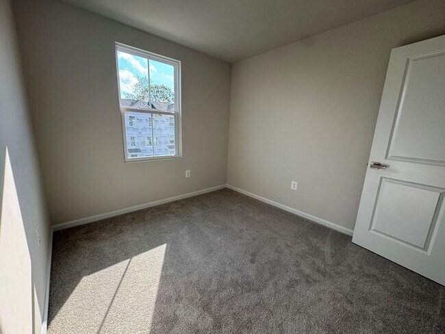 Building Photo - BRAND NEW HOME!