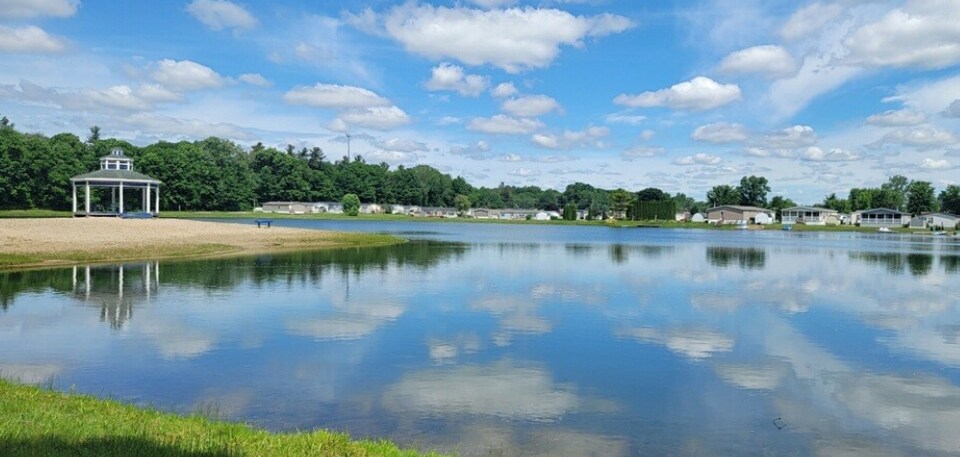 Building Photo - 725 Oak Ln