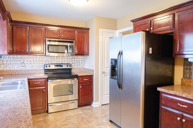 Building Photo - Pet Friendly Ranch!