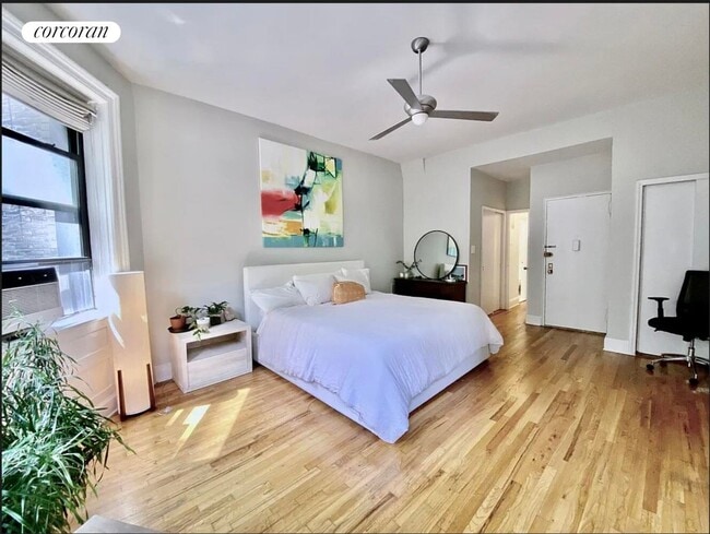 Building Photo - 349 W 84th St