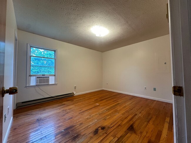 Building Photo - 205 Muse Dr