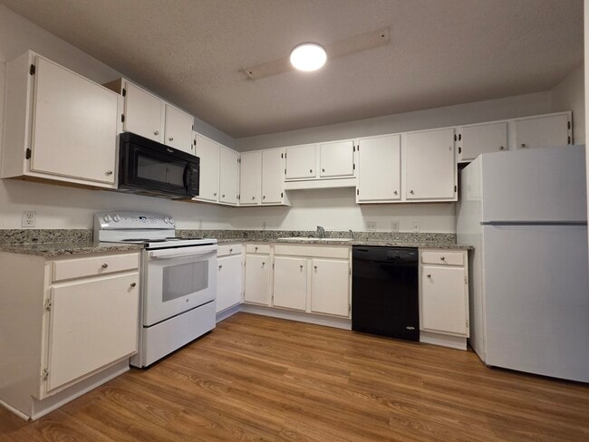 Building Photo - 1034 Jessamine Trail