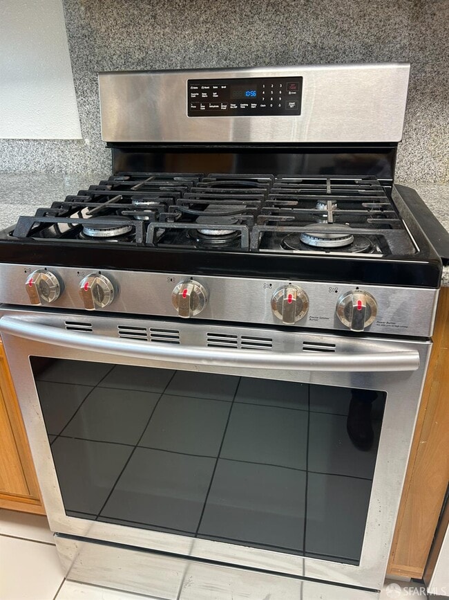 Building Photo - 255 Molimo Dr