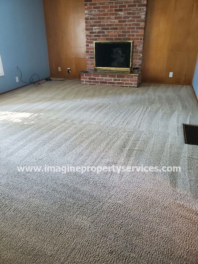 Building Photo - Charming Home For Rent