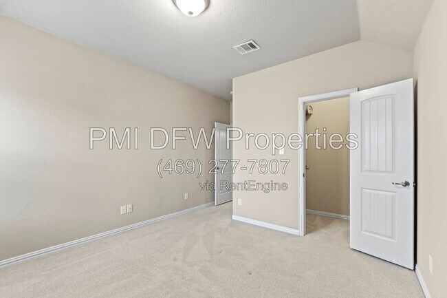 Building Photo - 1624 Medina Ln