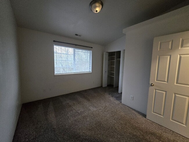 Building Photo - 1918 SE Douglas Ave