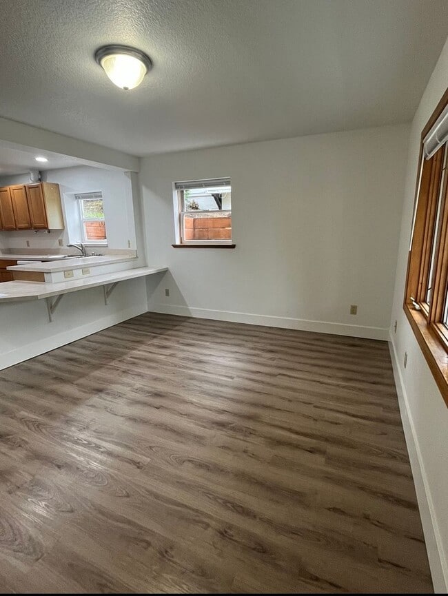 Building Photo - 1021/1023 High St