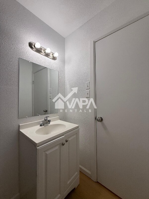 Building Photo - 4926 Lark Ave