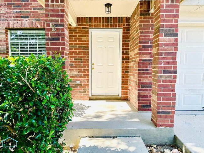 Building Photo - Big & Beautiful 5 bed/3.5 bath 2 Story home that's conveniently located to Randolph AFB