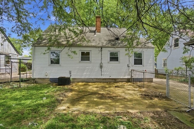 Building Photo - 3267 Walmar Dr