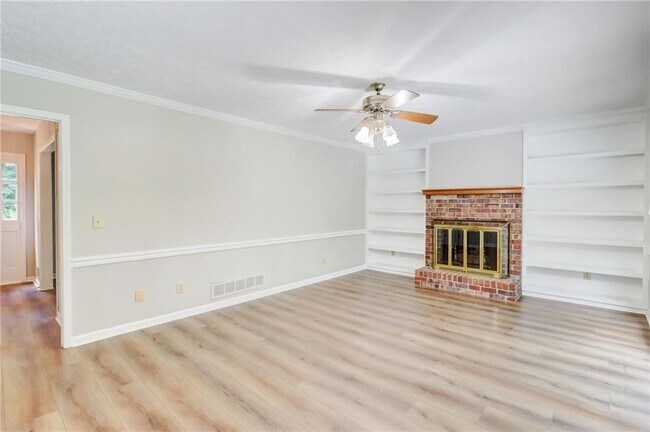 Building Photo - 1049 Seven Springs Cir NE