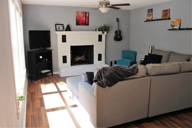 Building Photo - 2347 Edgemont Dr