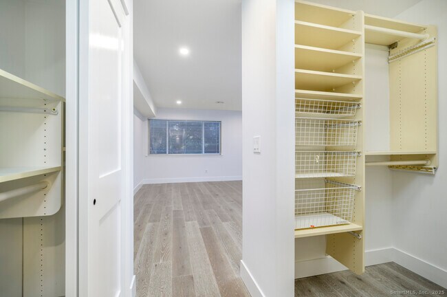 Building Photo - 206 Gillies Ln