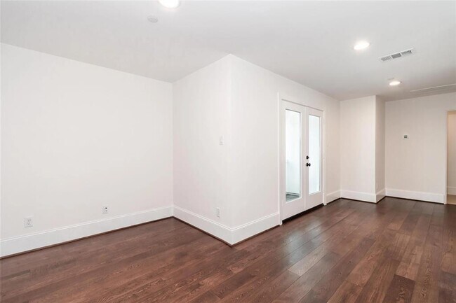 Building Photo - 3821 N Braeswood Blvd