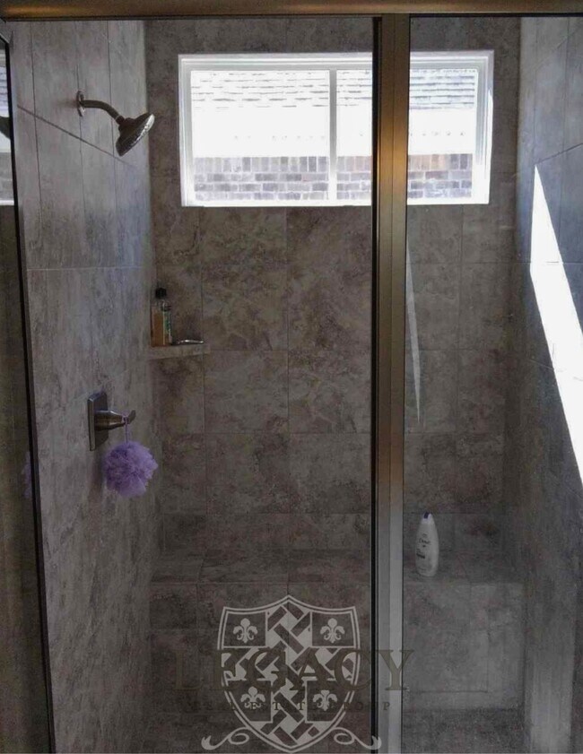 Building Photo - 708 Goswell Dr