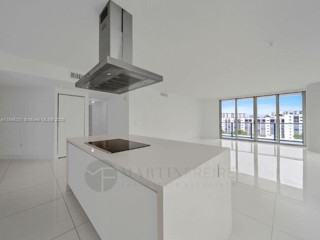 Building Photo - 300 Sunny Isles Blvd