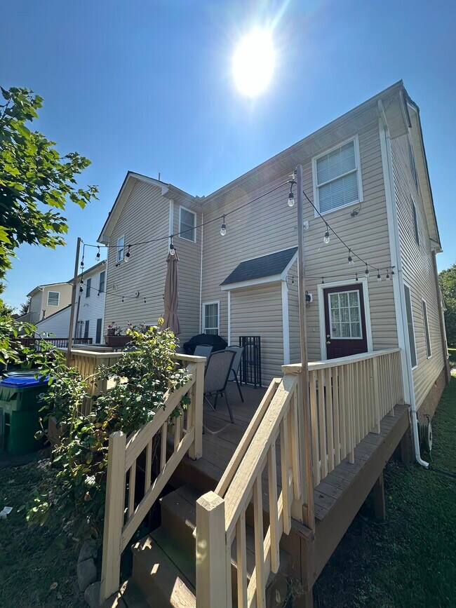 Building Photo - 1616 Kemper St