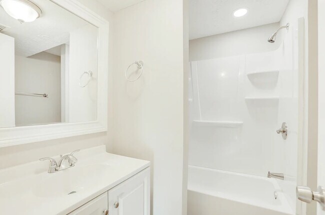 Building Photo - 4857 Aldersbrook Dr