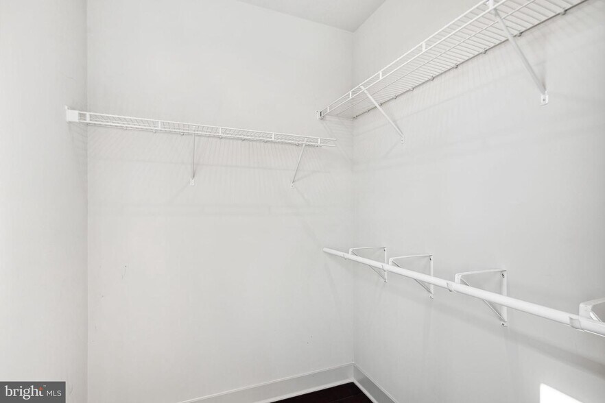 Building Photo - 670 N 13th St