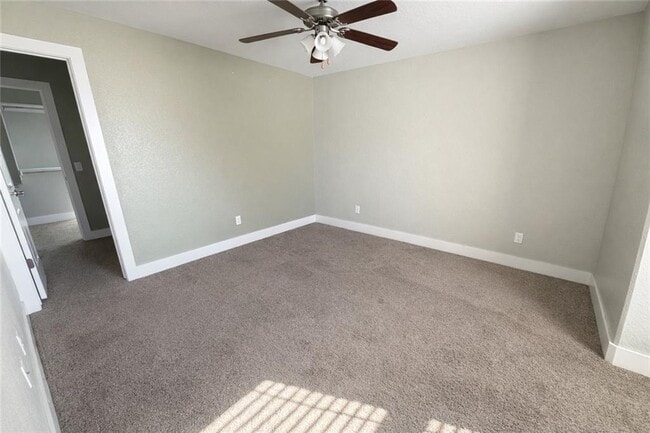 Building Photo - 2202 NE Steinbeck Dr