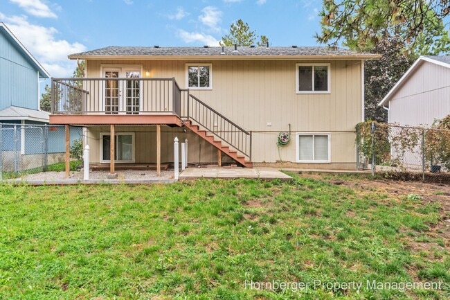 Building Photo - Recently Updated Single Family Home On The...