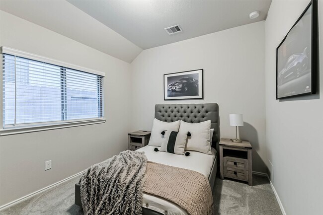 Building Photo - 1337 Lakeside Crk Rd