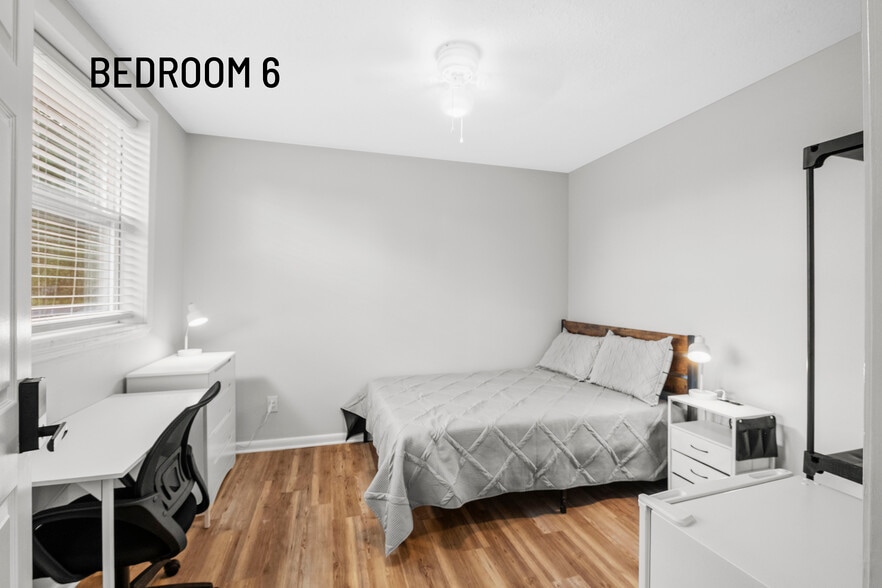 Building Photo - 4120 Angol Pl