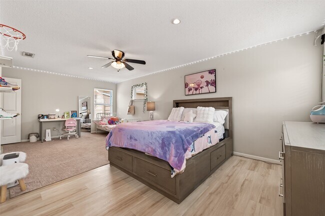 Building Photo - 15843 Foxgate Rd