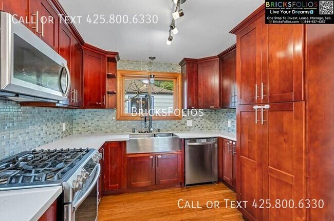 Building Photo - 11539 Corliss Ave N