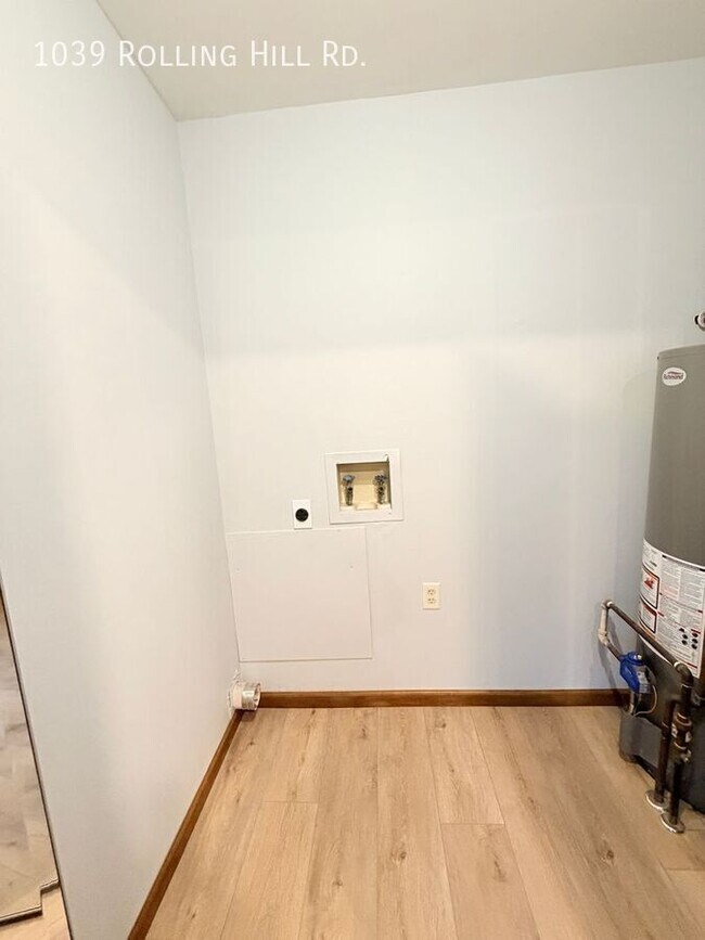 Building Photo - 1039 Rolling Hill Rd