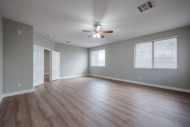 Building Photo - COMING SOON! Location! Fully remodelled 4B...