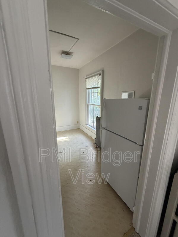 Building Photo - 210 S Black Ave