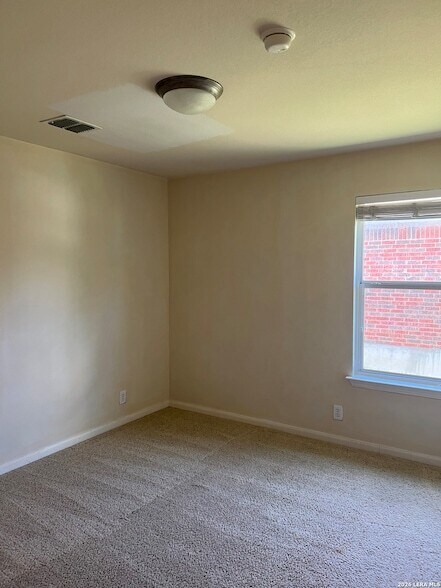 Building Photo - 1106 Mineral Hls
