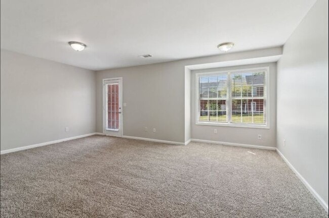 Building Photo - Fantastic 3bd/2.5ba home! Let yourself in!