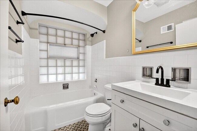 Building Photo - 2BR Brick Bungalow ($1,495/mo)