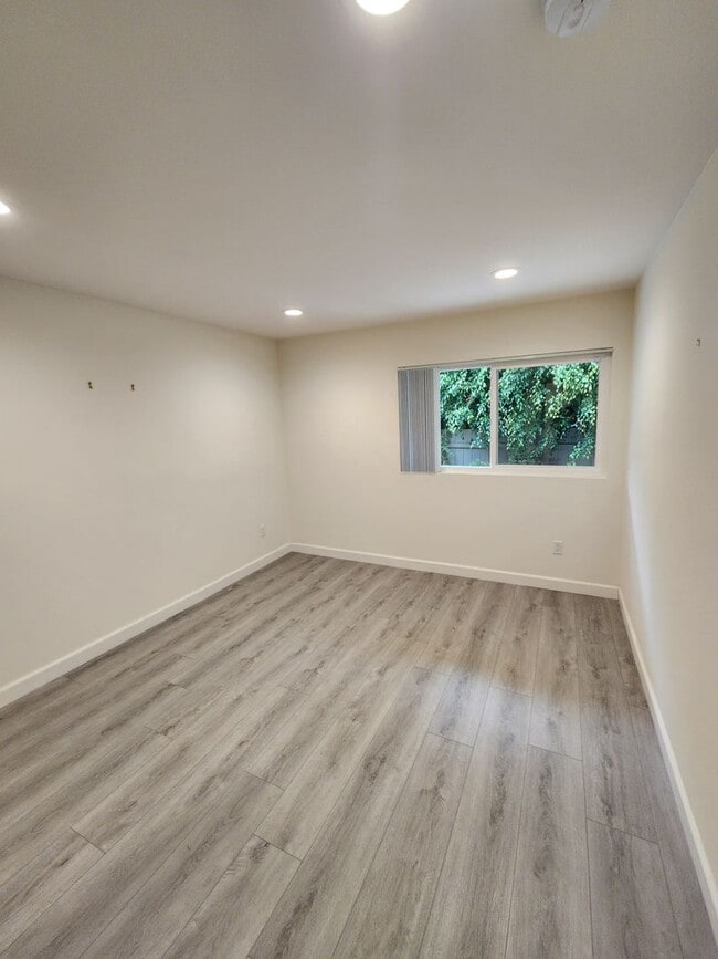 Building Photo - 3 Bedroom Townhouse in Solana Beach